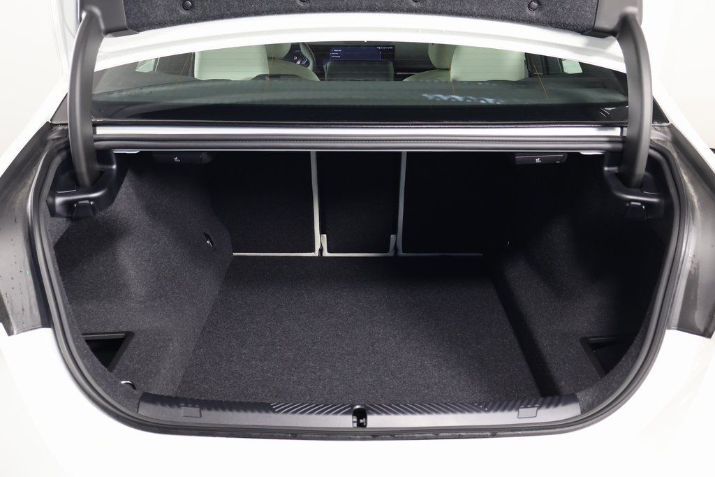 Thumbnail: 2026 BMW 5 Series - 8