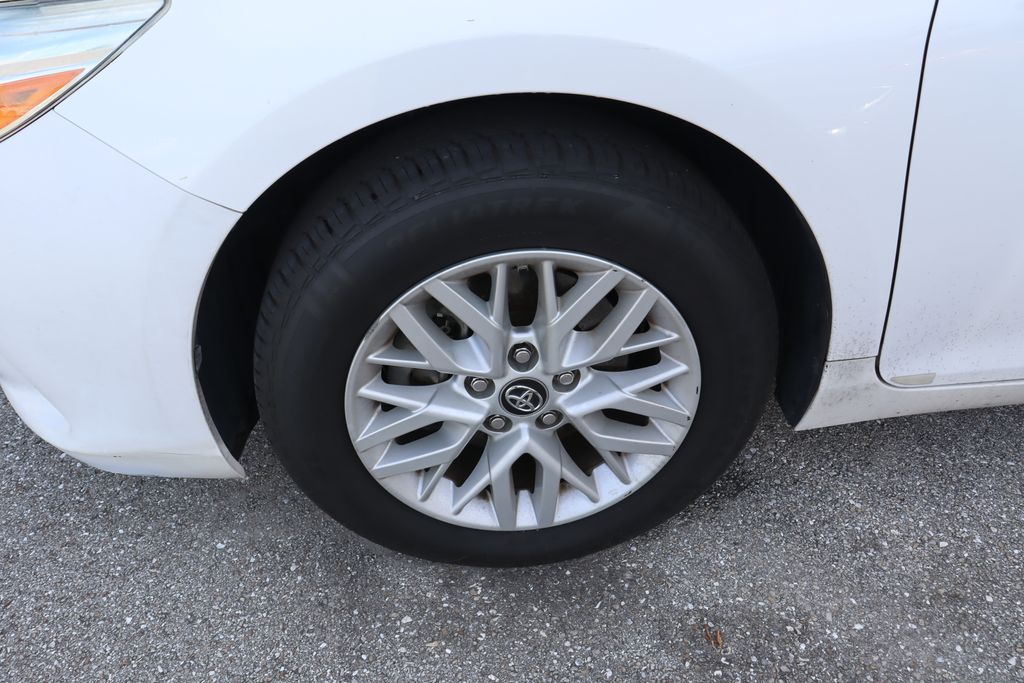 2017 Toyota Camry LE 4