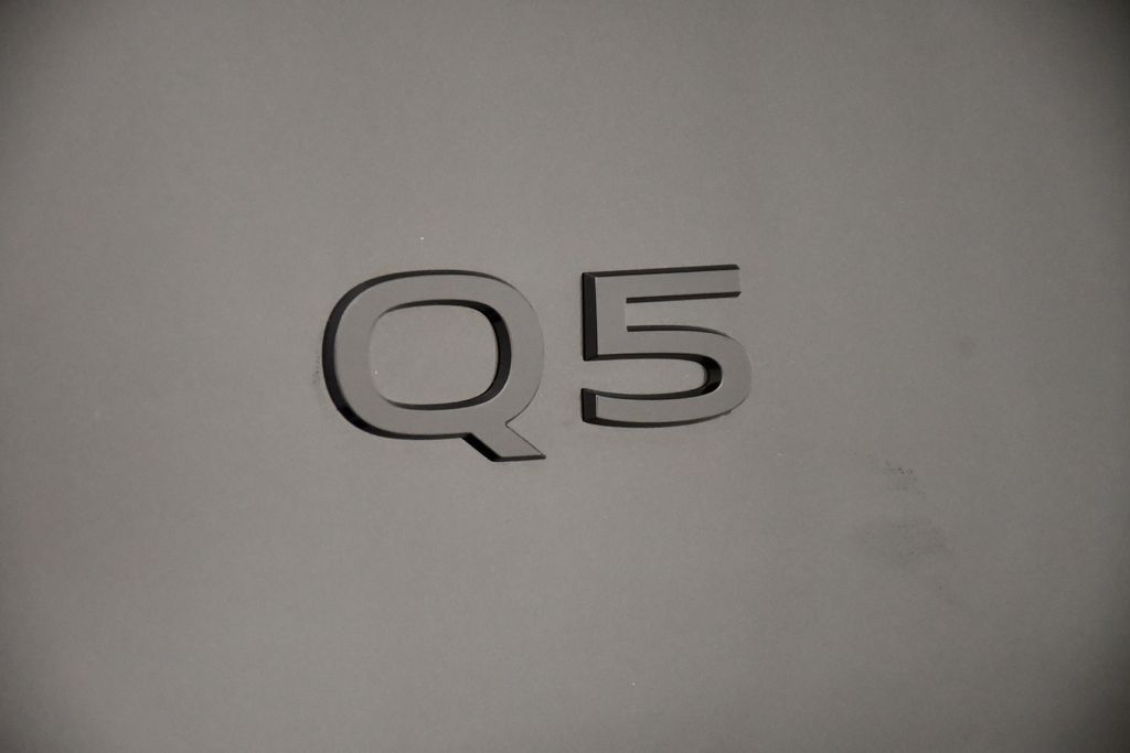 Thumbnail: 2025 Audi Q5 - 9