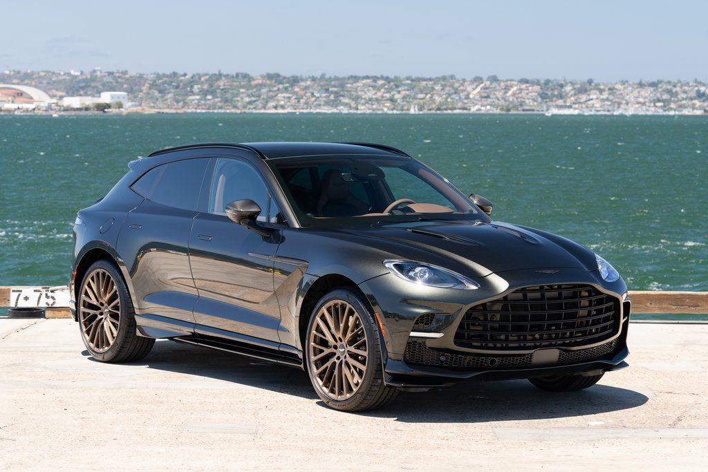 2025 Aston Martin DBX 707