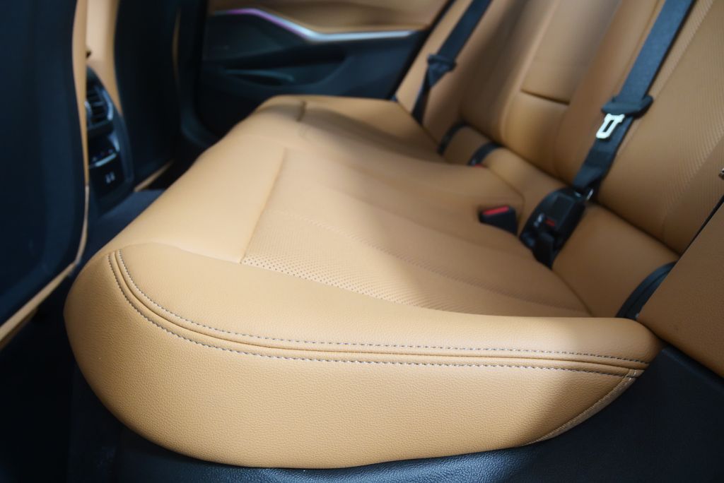 Thumbnail: 2025 BMW 3 Series - 14