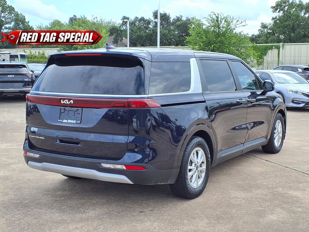 2022 Kia Carnival LXS - 3