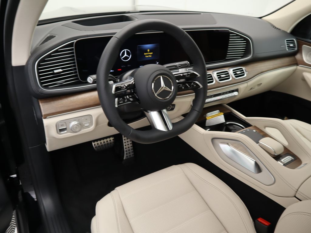 2025 Mercedes-Benz GLS 450 4MATIC 10