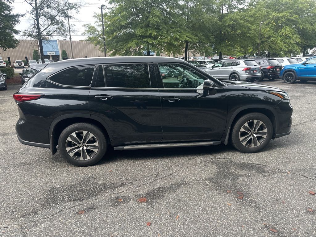 2022 Toyota Highlander XLE 26