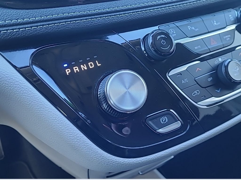 used 2023 Chrysler Pacifica car, priced at $34,299