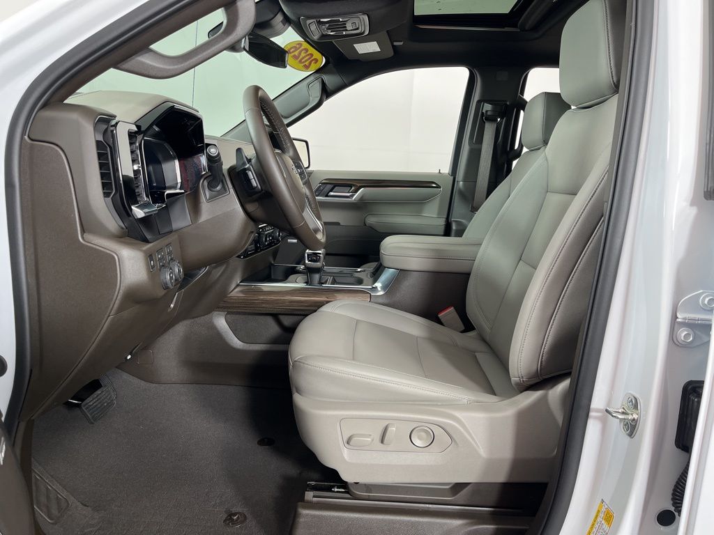 Thumbnail: 2026 Chevrolet Silverado 1500 - 24