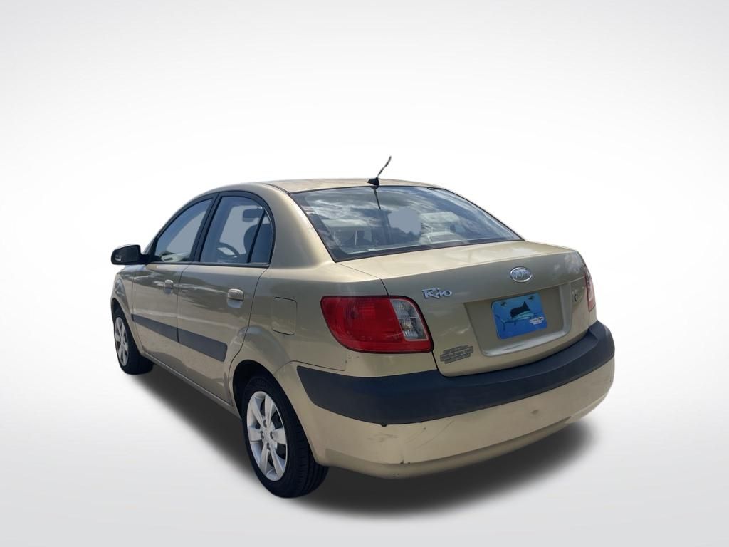Used 2008 Beige Kia LX image 5