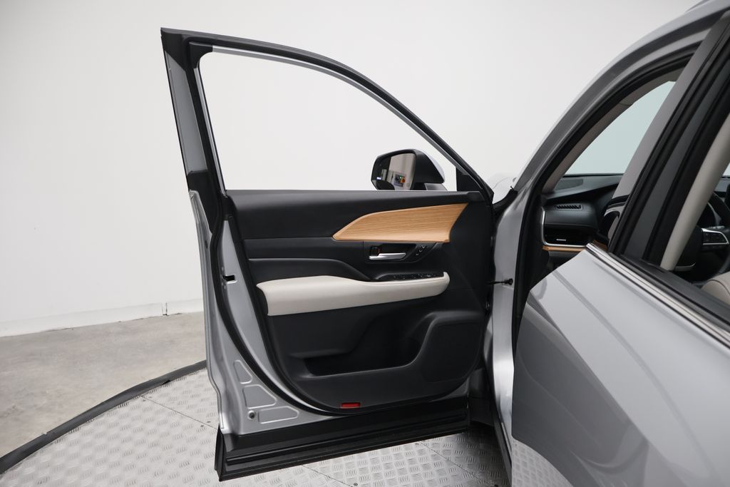 Thumbnail: 2024 Toyota Grand Highlander - 16