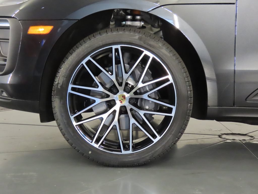 Thumbnail: 2026 Porsche Macan - 11