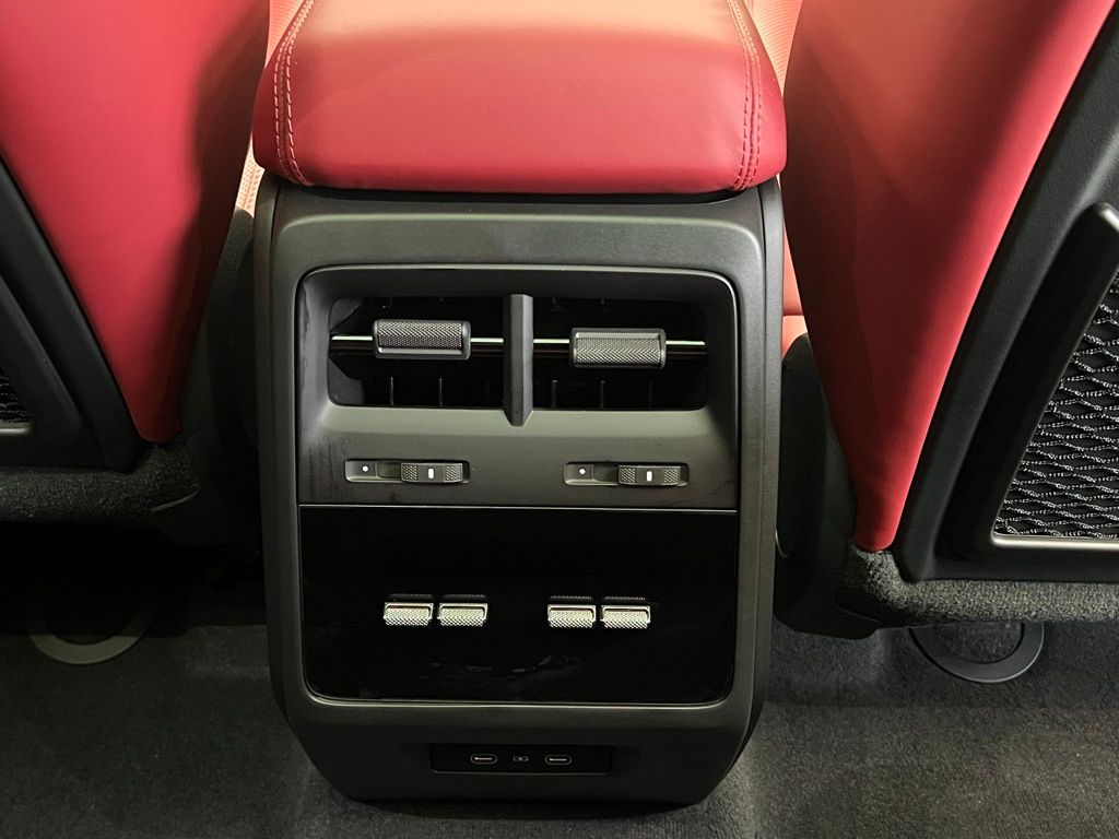 Thumbnail: 2026 Porsche Macan - 17