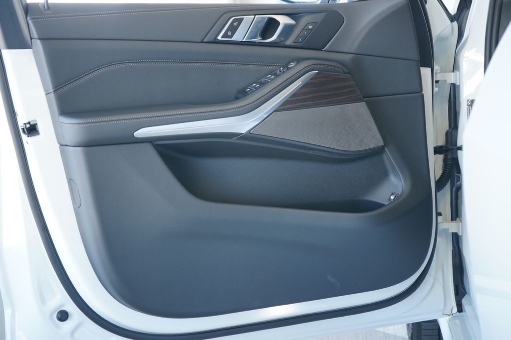 Thumbnail: 2026 BMW X5 - 11