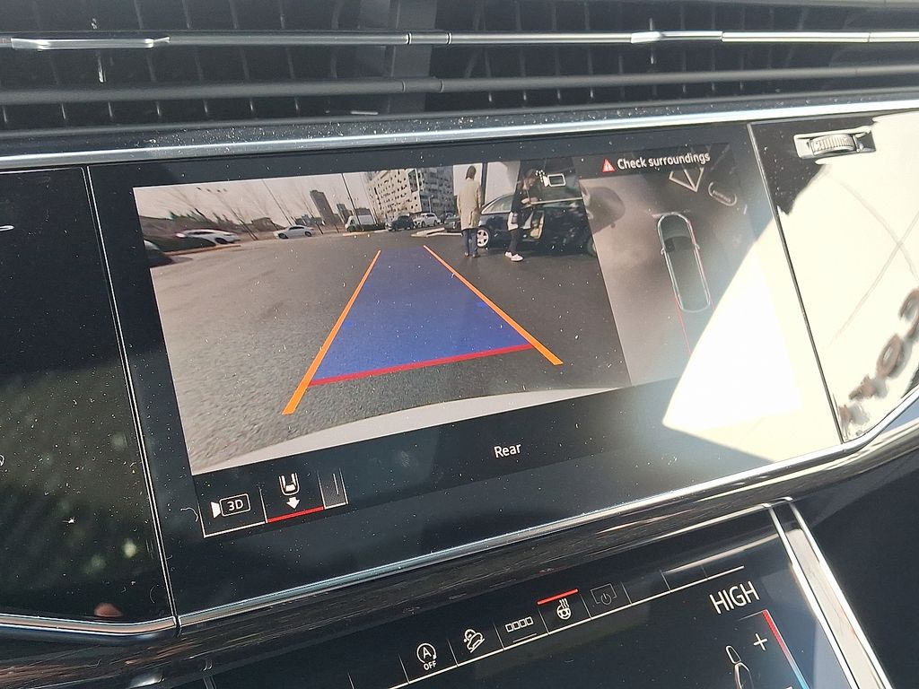 Thumbnail: 2026 Audi Q8 - 15