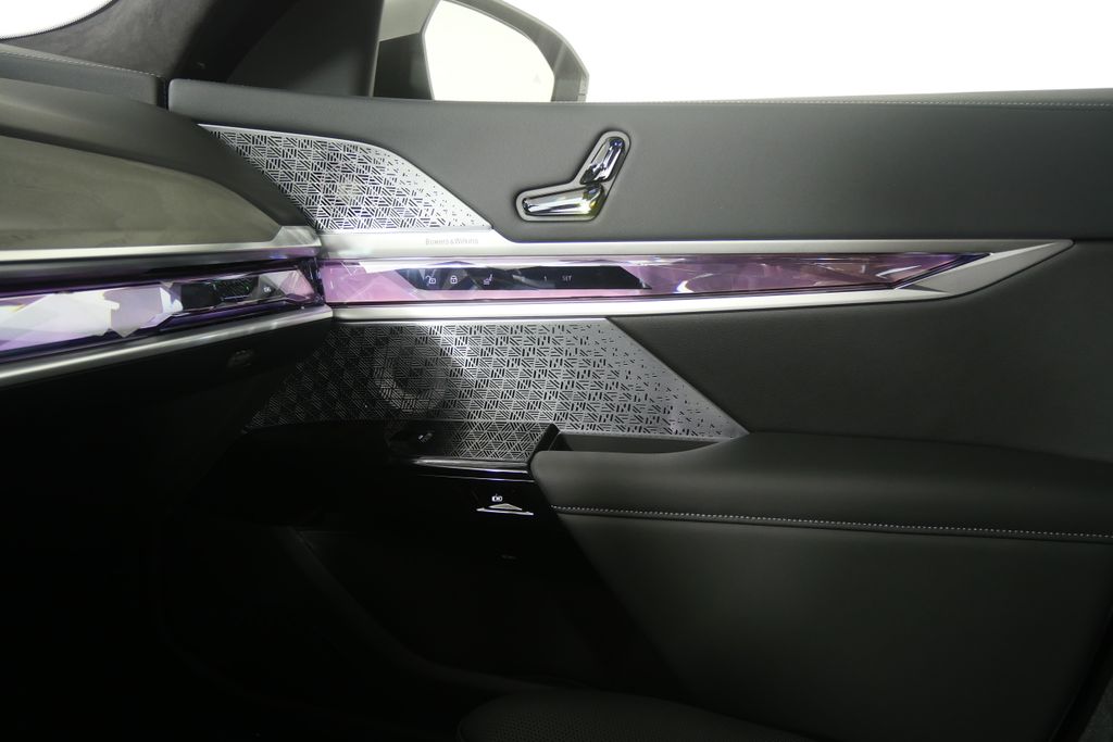 Thumbnail: 2026 BMW 7 Series - 27