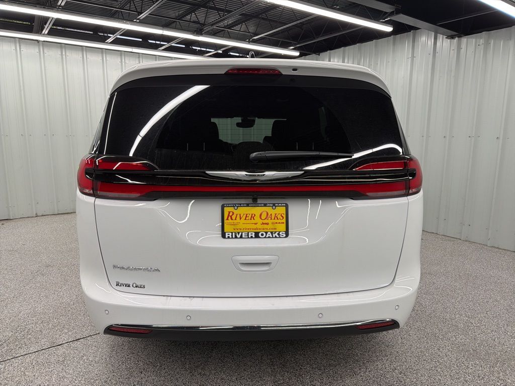 2026 Chrysler Pacifica Select - 4