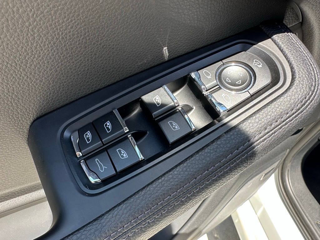 2024 Porsche Macan  16