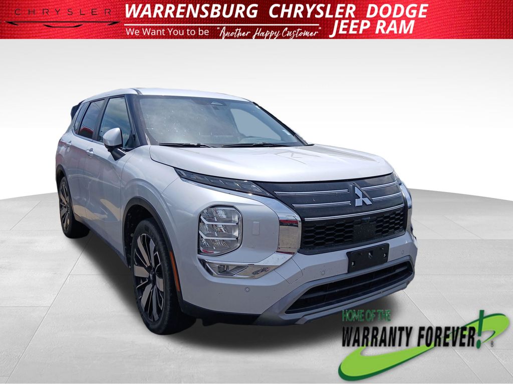 Diamond White 2025 Mitsubishi Outlander SUV / Crossover Front-Wheel Drive Continuously Variable Transmission