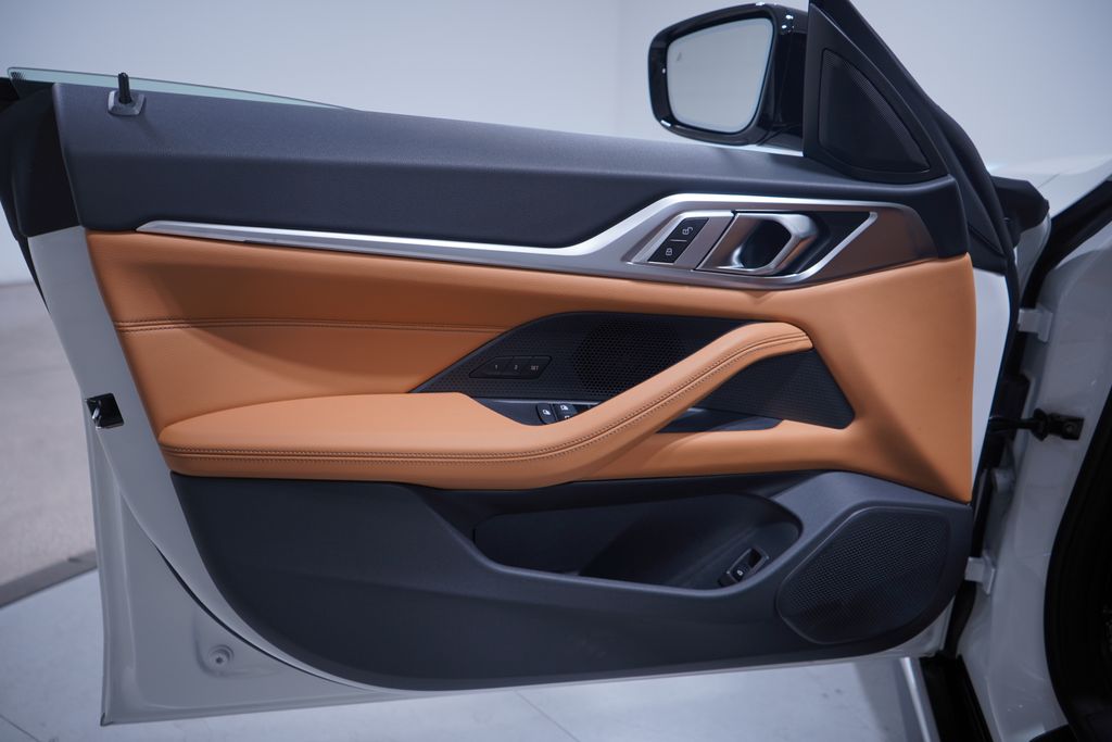 Thumbnail: 2025 BMW i4 - 10