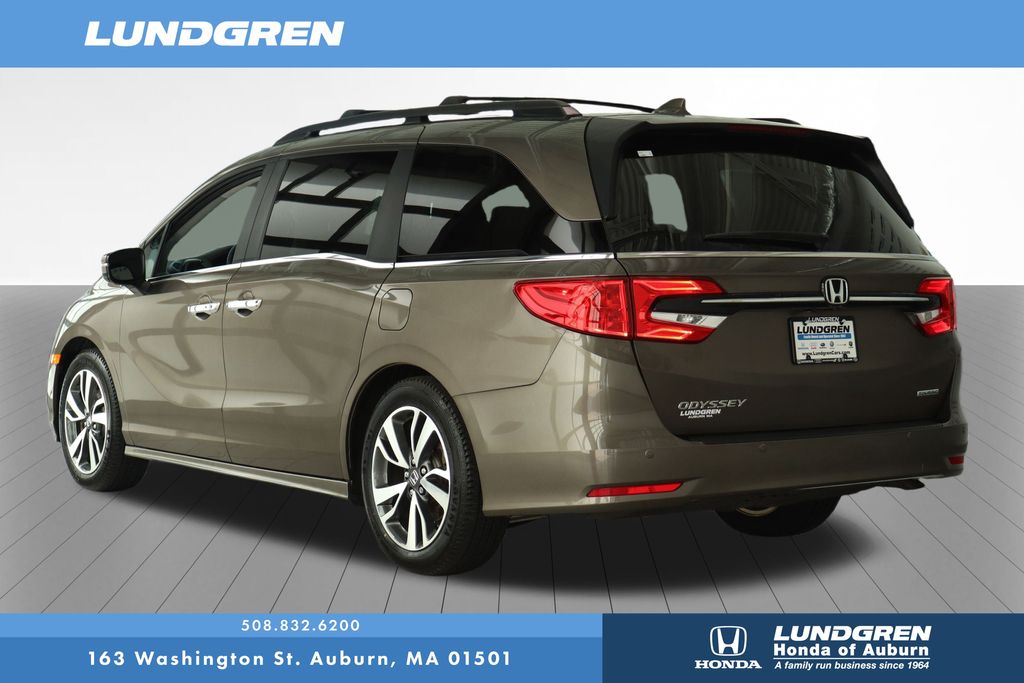 2023 Honda Odyssey Touring photo 3