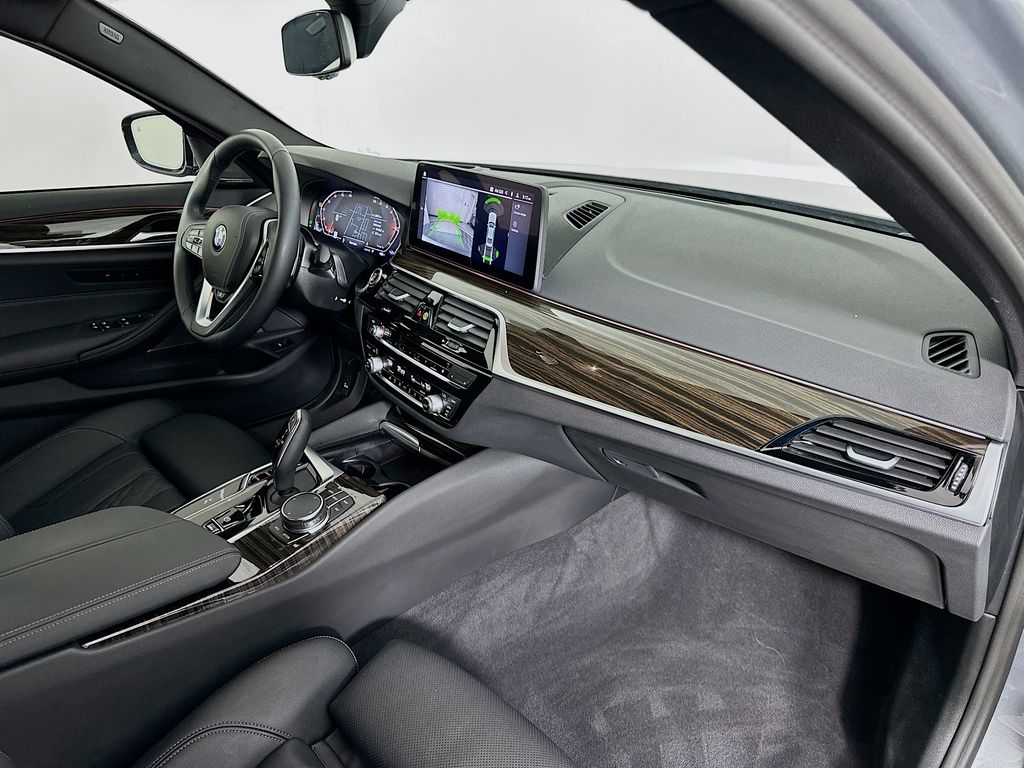 Thumbnail: 2023 BMW 5 Series - 30