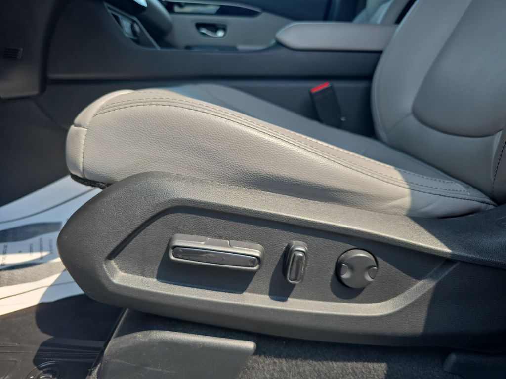 Used 2025 Honda Pilot SUV
