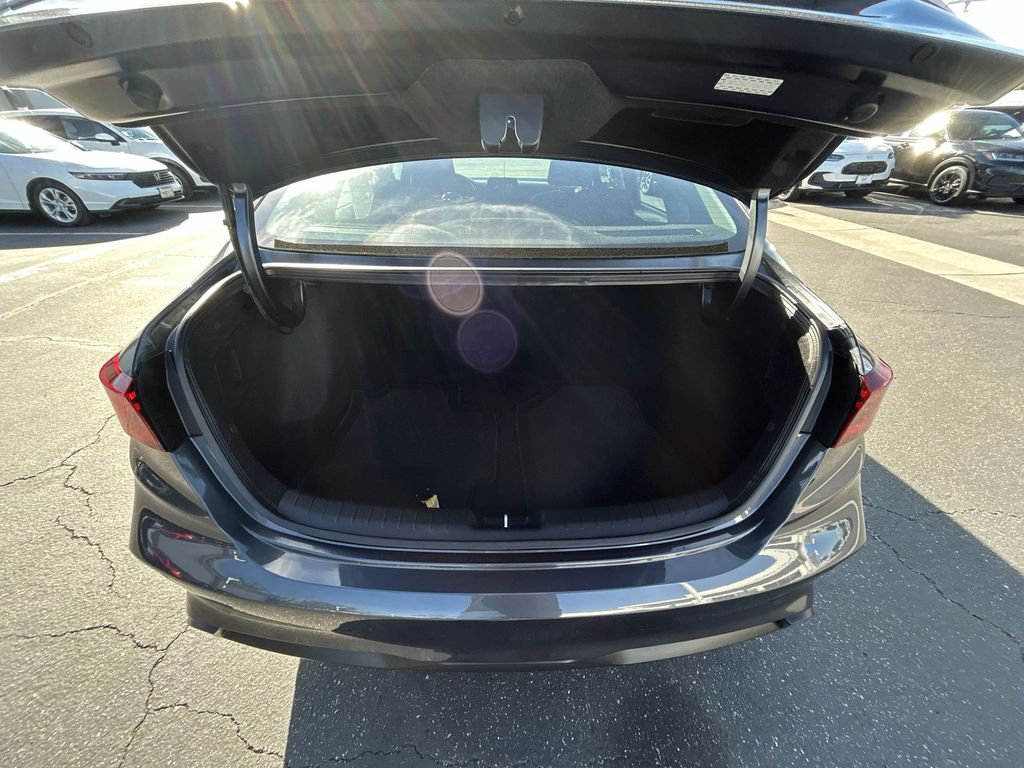 Thumbnail: 2023 Kia Forte - 23