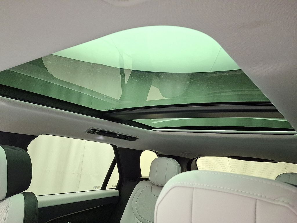 Thumbnail: 2026 Land Rover Range Rover Sport - 11