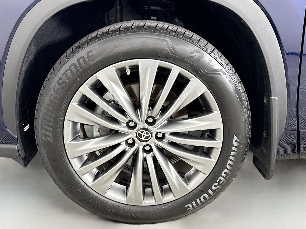 Thumbnail: 2024 Toyota Highlander - 32