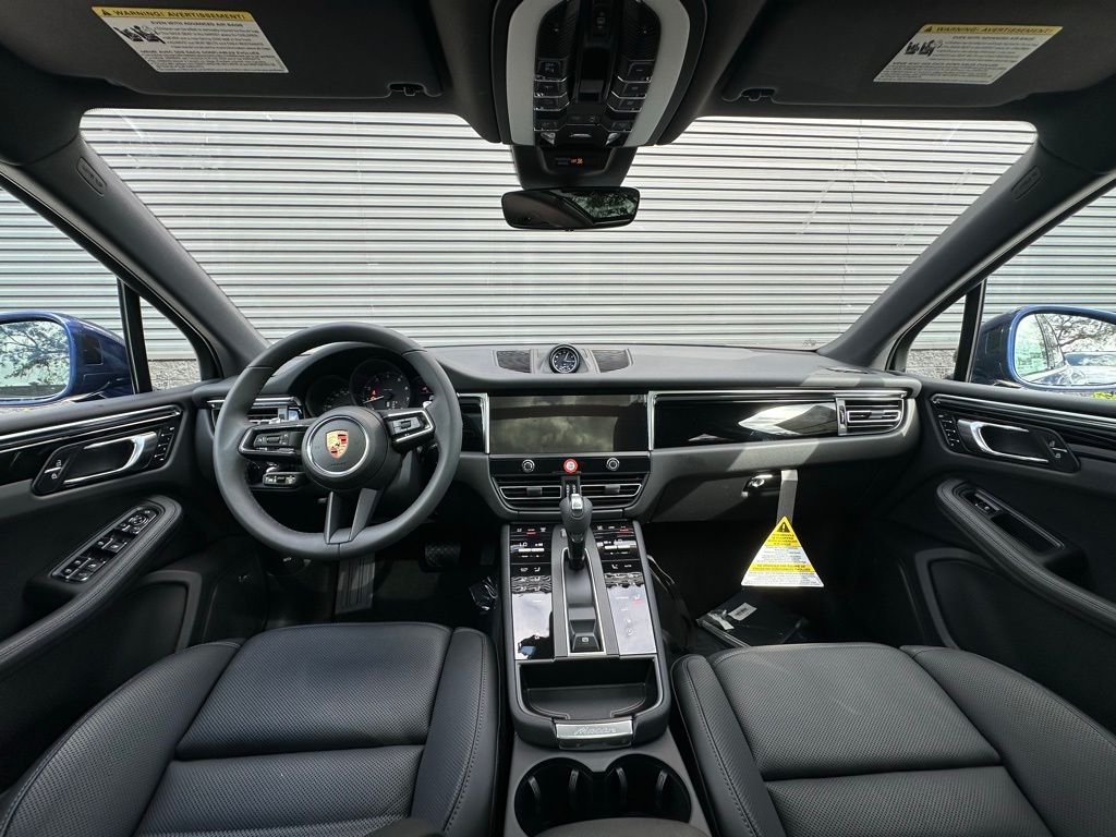 2025 Porsche Macan  28
