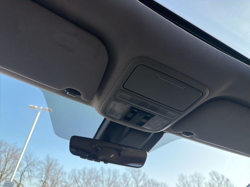 Thumbnail: 2018 Honda Odyssey - 14