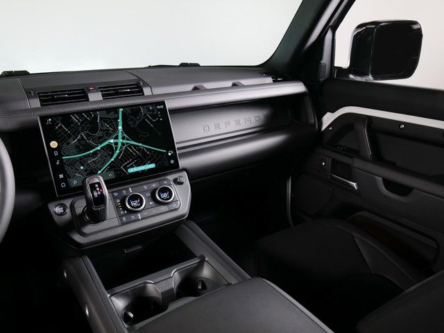 New 2026 White Land Rover X-Dynamic SE image 17