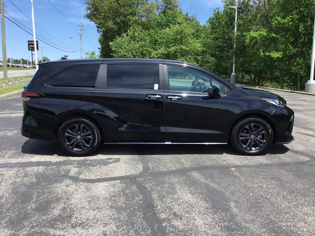 Thumbnail: 2025 Toyota Sienna - 6