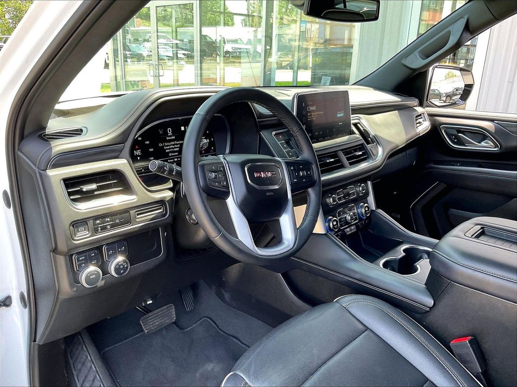 2023 GMC Yukon — photo 8