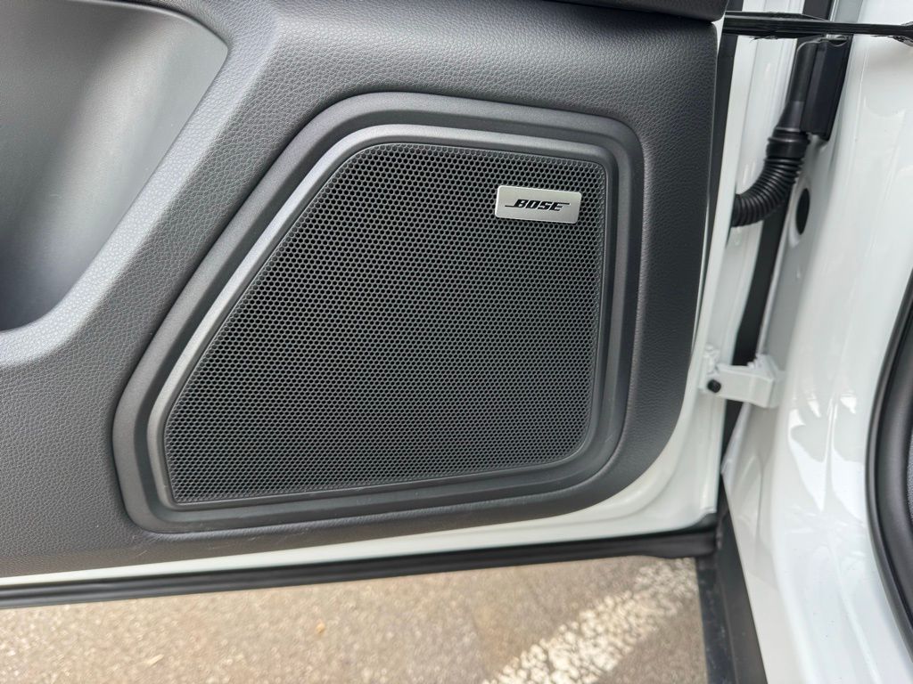 2025 Porsche Macan  29