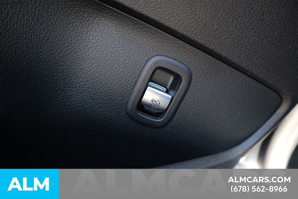 Used 2024  Mercedes-Benz C 300 image 17