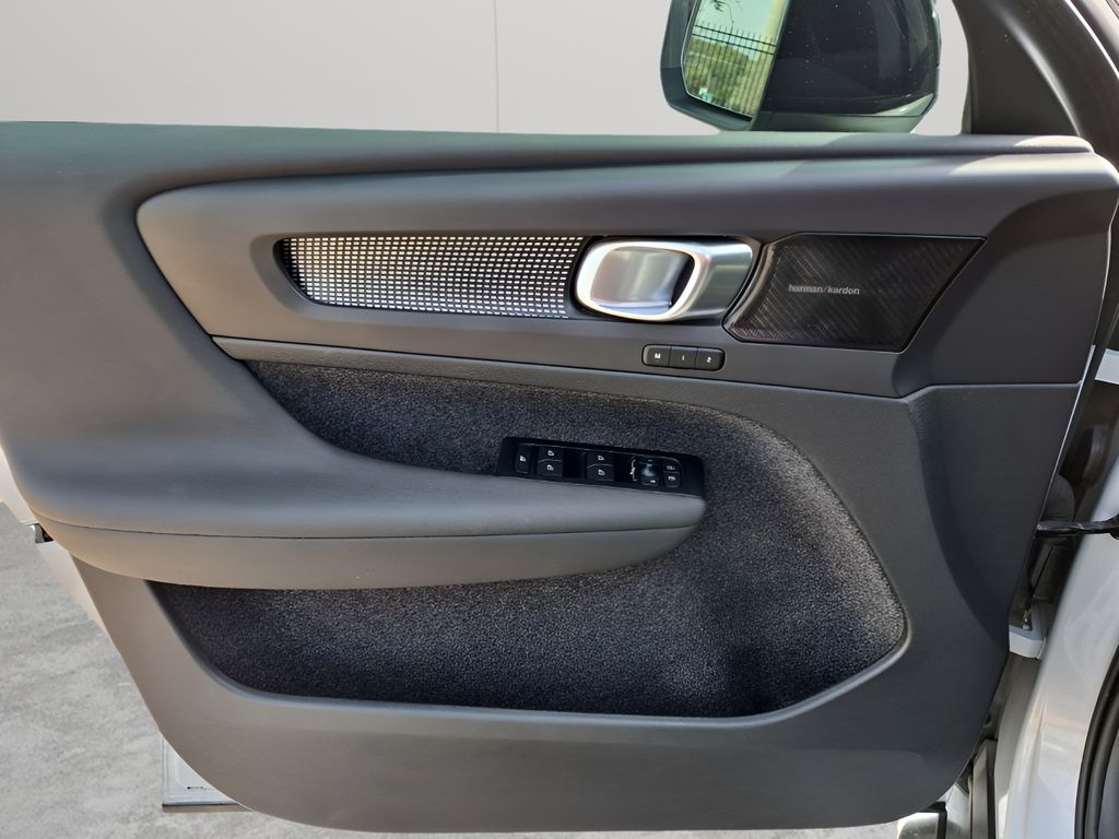 Used Car 2022 Volvo Xc40  R-design For Sale Under $20,000 In Austin, Texas