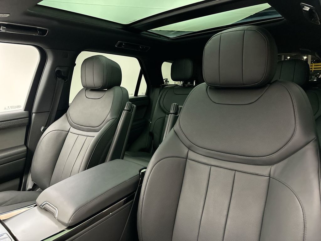 Thumbnail: 2024 Land Rover Range Rover Sport - 10