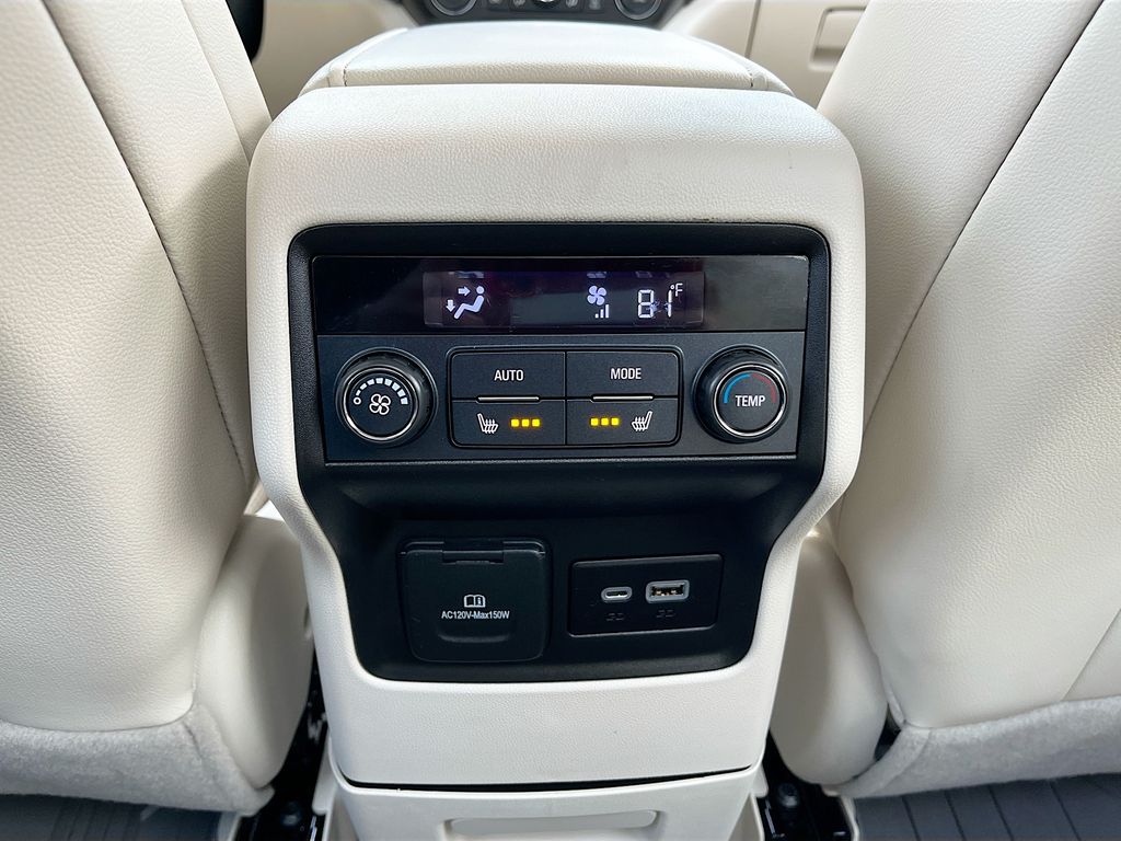 Used 2023 White GMC Denali image 28
