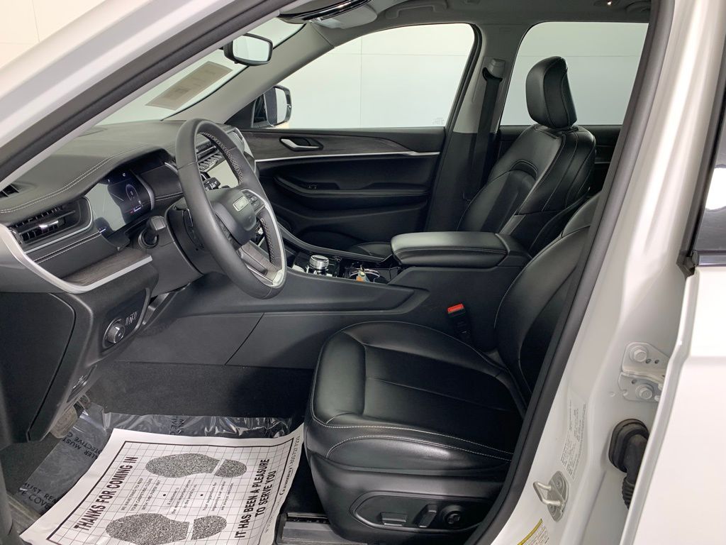 2023 Jeep Grand Cherokee Limited photo 4