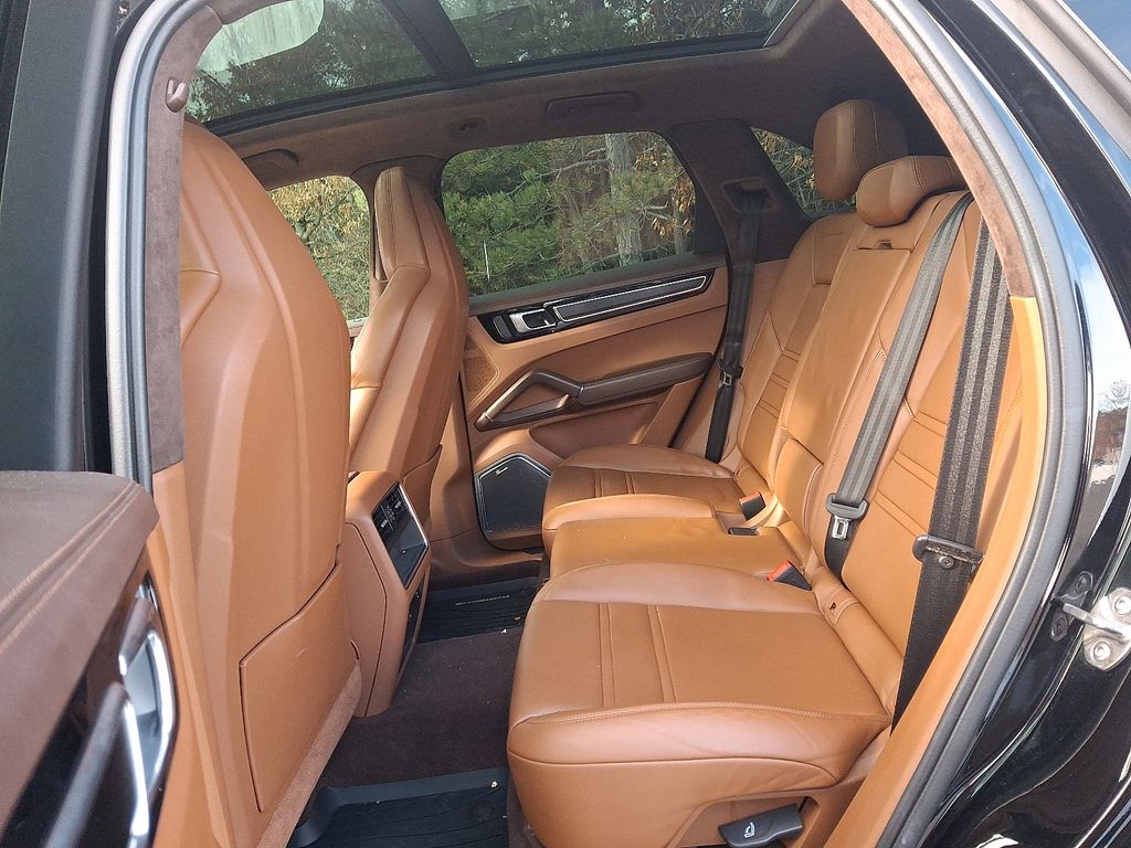 Thumbnail: 2023 Porsche Cayenne - 10