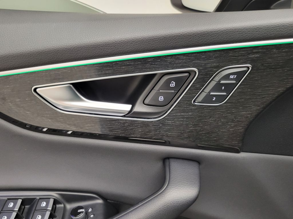 Thumbnail: 2019 Audi Q8 - 29