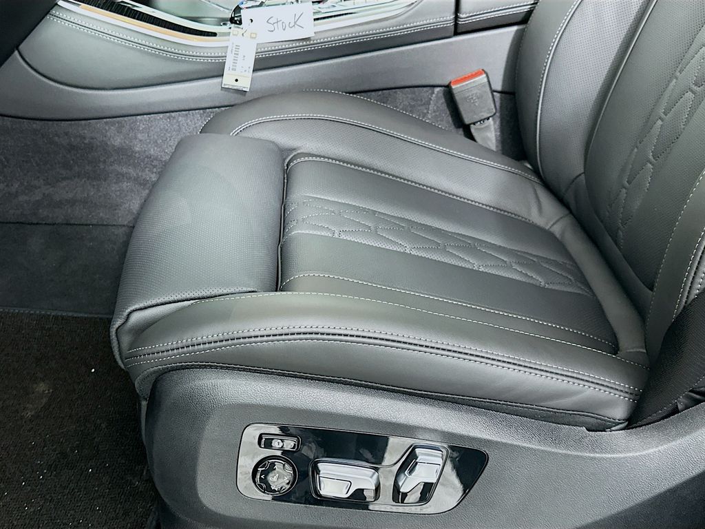 Thumbnail: 2026 BMW X5 - 21