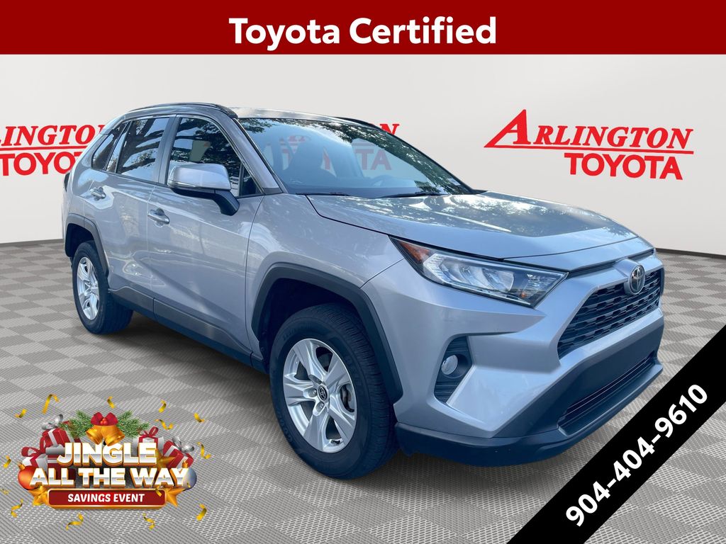 2021 Toyota RAV4 XLE's photo
