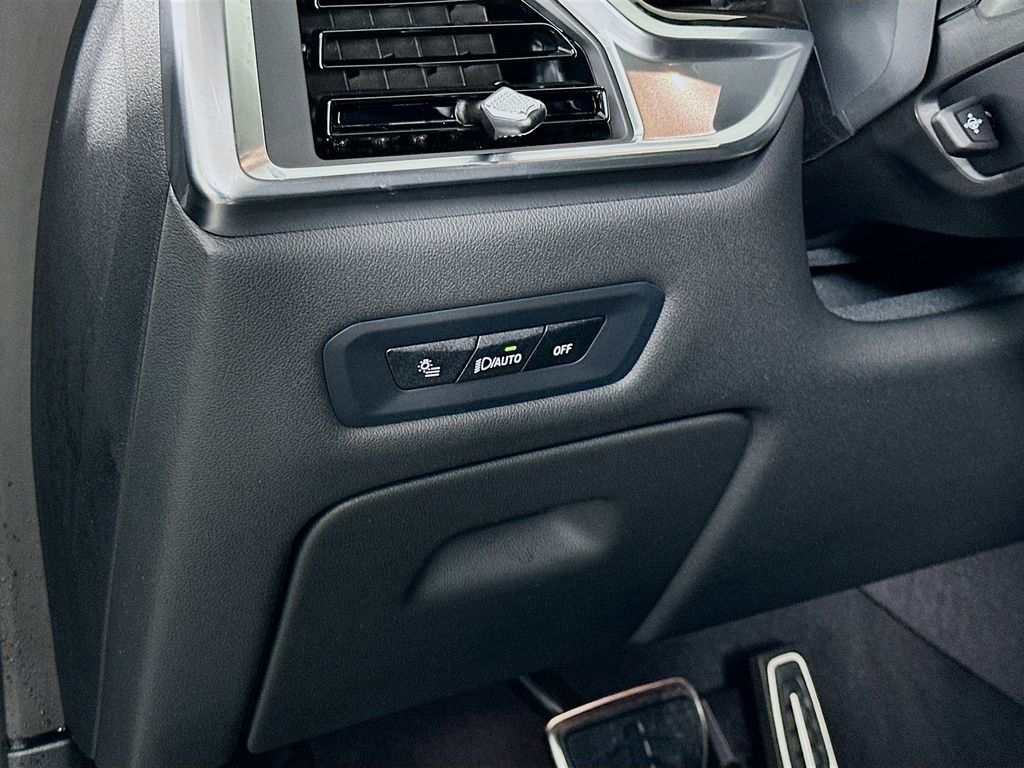 Thumbnail: 2026 BMW X5 - 10