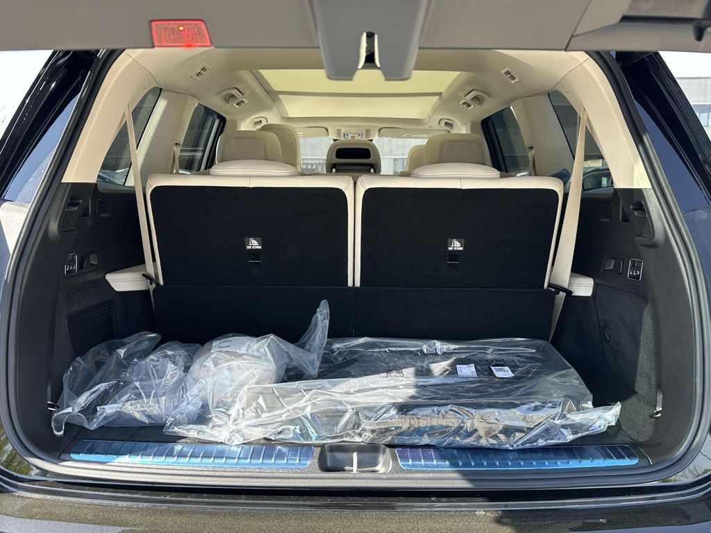 2025 Mercedes-Benz GLS 450 4MATIC 14