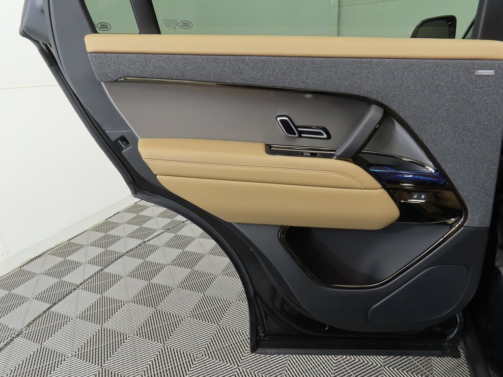 Thumbnail: 2025 Land Rover Range Rover Sport - 25