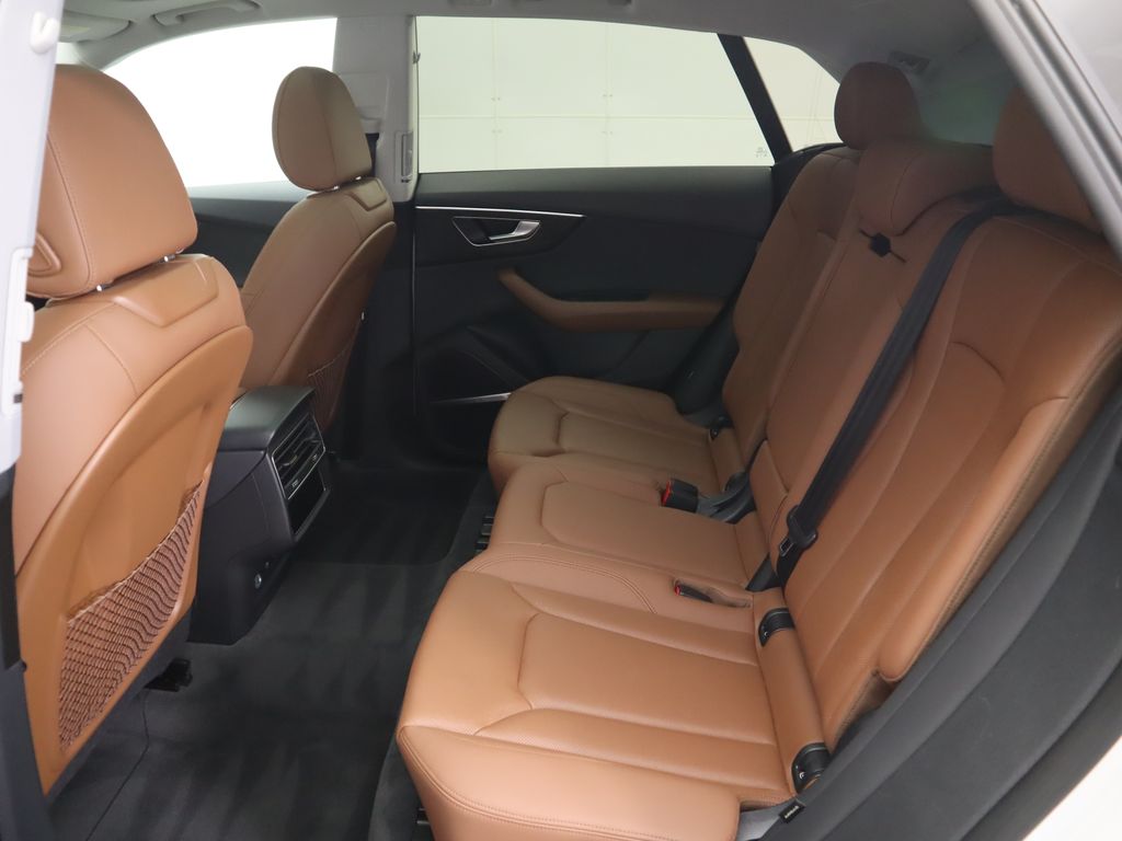 Thumbnail: 2022 Audi Q8 - 22