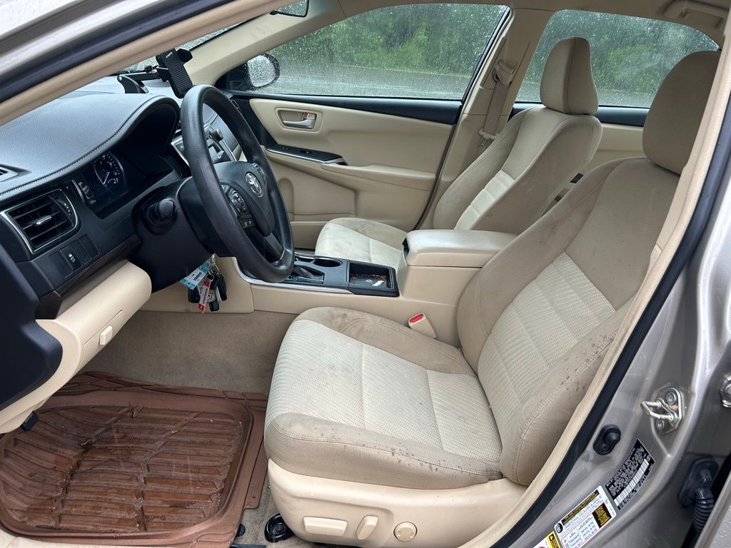 2017 Toyota Camry XSE 14