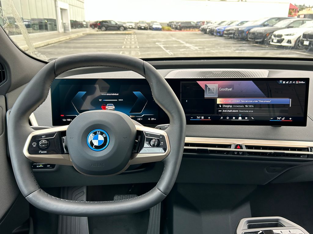 2025 BMW iX xDrive50 18