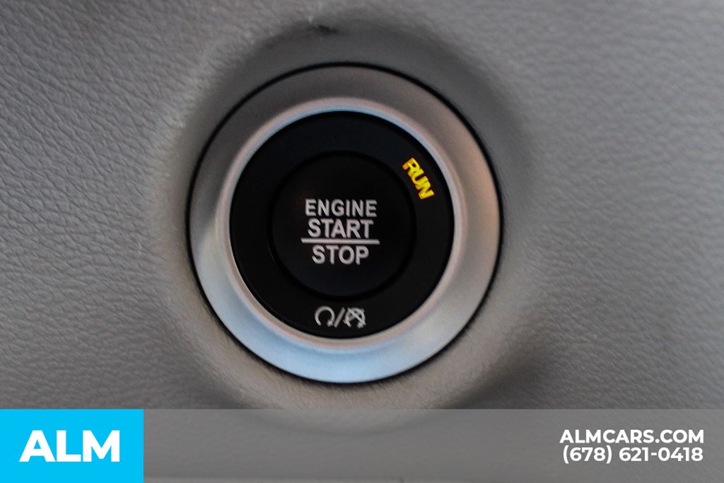2023 Chrysler Voyager LX - Photo 31