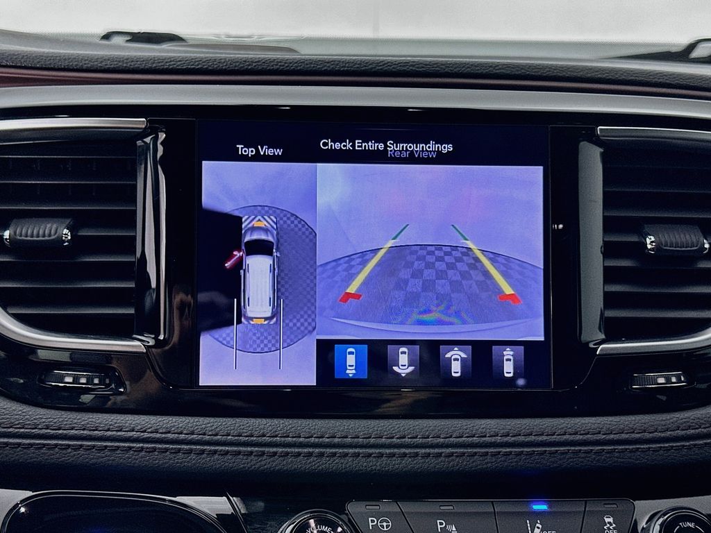 Thumbnail: 2020 Chrysler Pacifica - 14